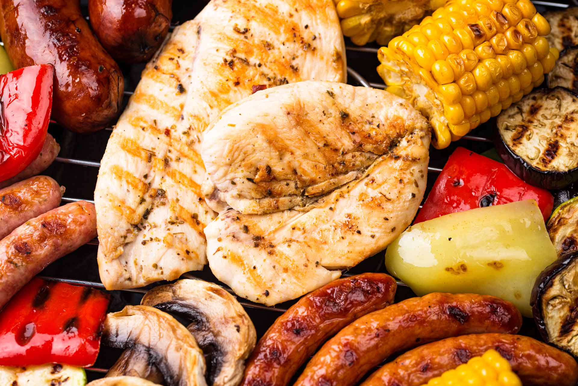 grilled-sausages-meat-and-vegetables-TVGZEH3.jpg